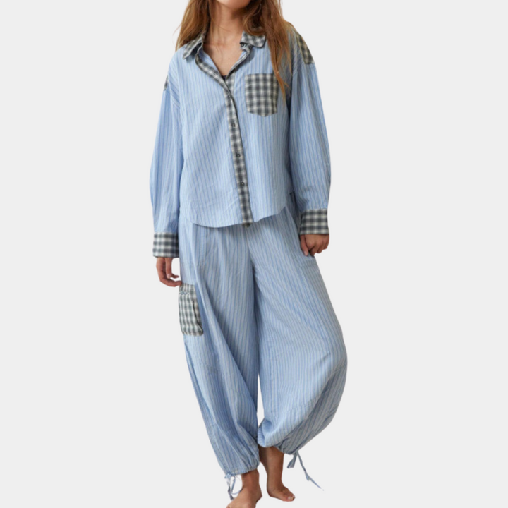 Behageligt pyjamassæt til kvinder