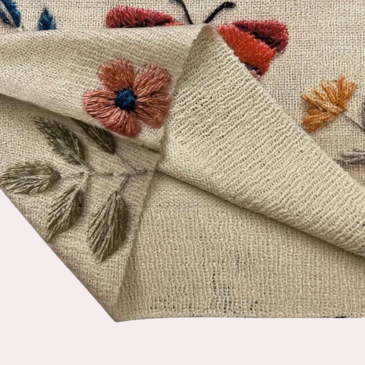 Amira – Elegant damesweater med blomsterdesign