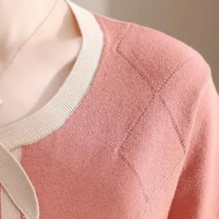 Malina - Elegante sweater med blomsterknap til kvinder