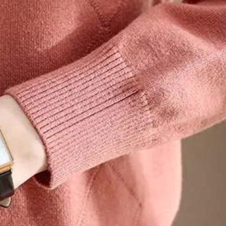 Malina - Elegante sweater med blomsterknap til kvinder