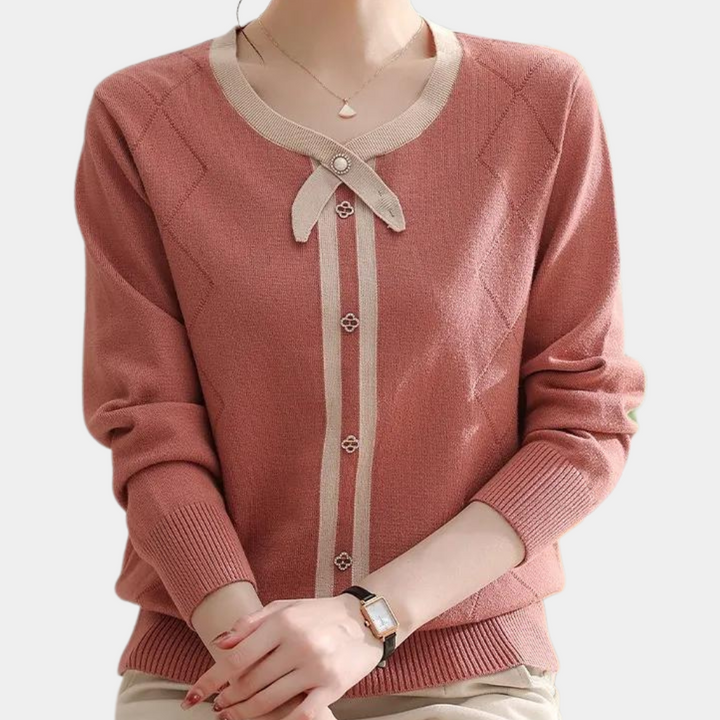 Malina - Elegante sweater med blomsterknap til kvinder