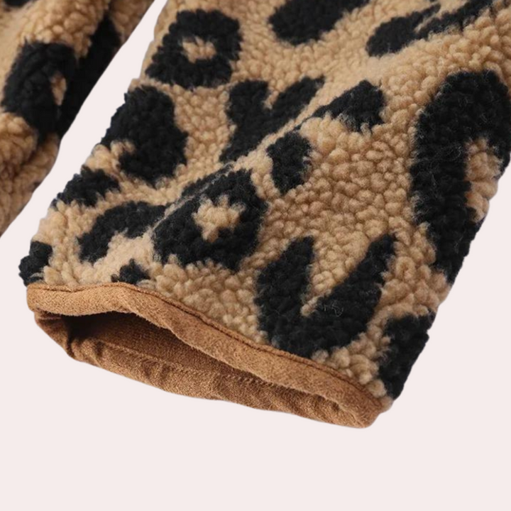 Seraphima - Sofistikeret leopardmønstret frakke til kvinder