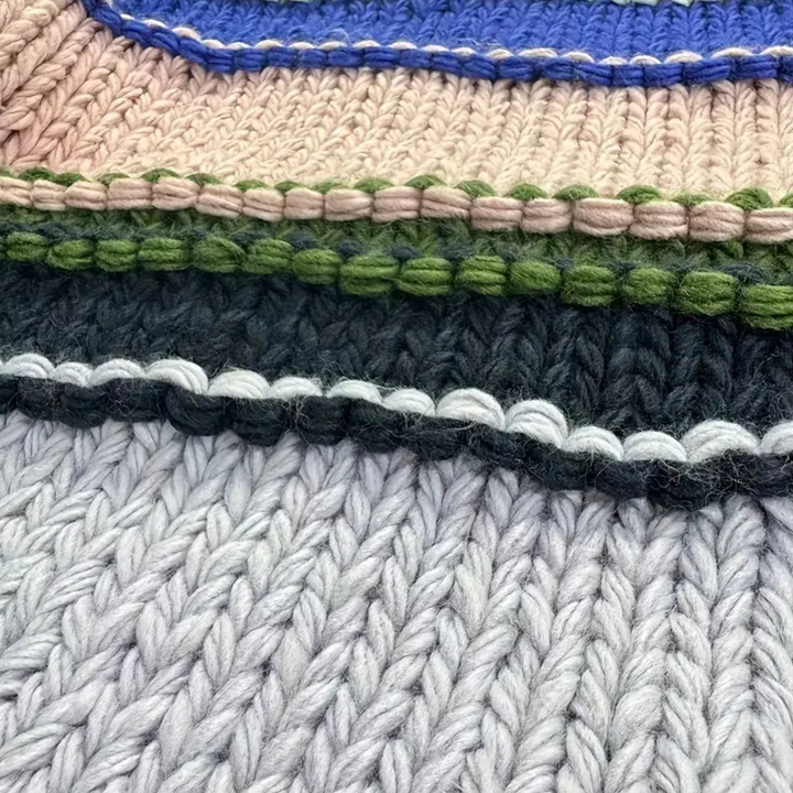 TEIA - Farverig Strikket Sweater til Damer