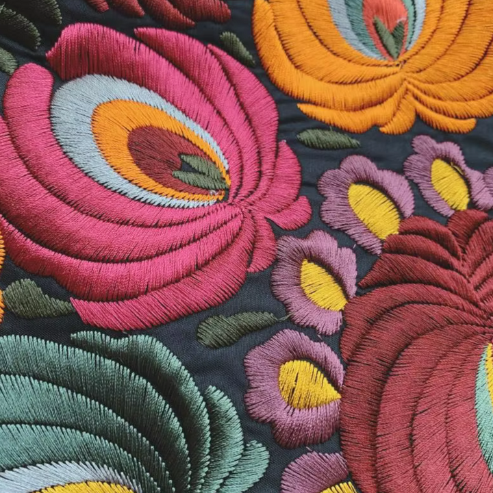 KIARA - Broderet Denim Jakke til Damer