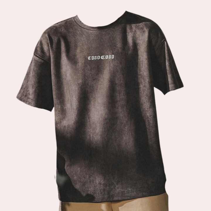 T-shirt til mænd med diskret skrifttryk