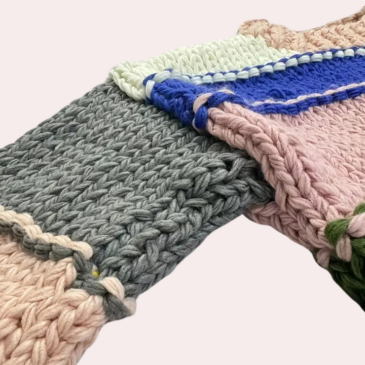 TEIA - Farverig Strikket Sweater til Damer